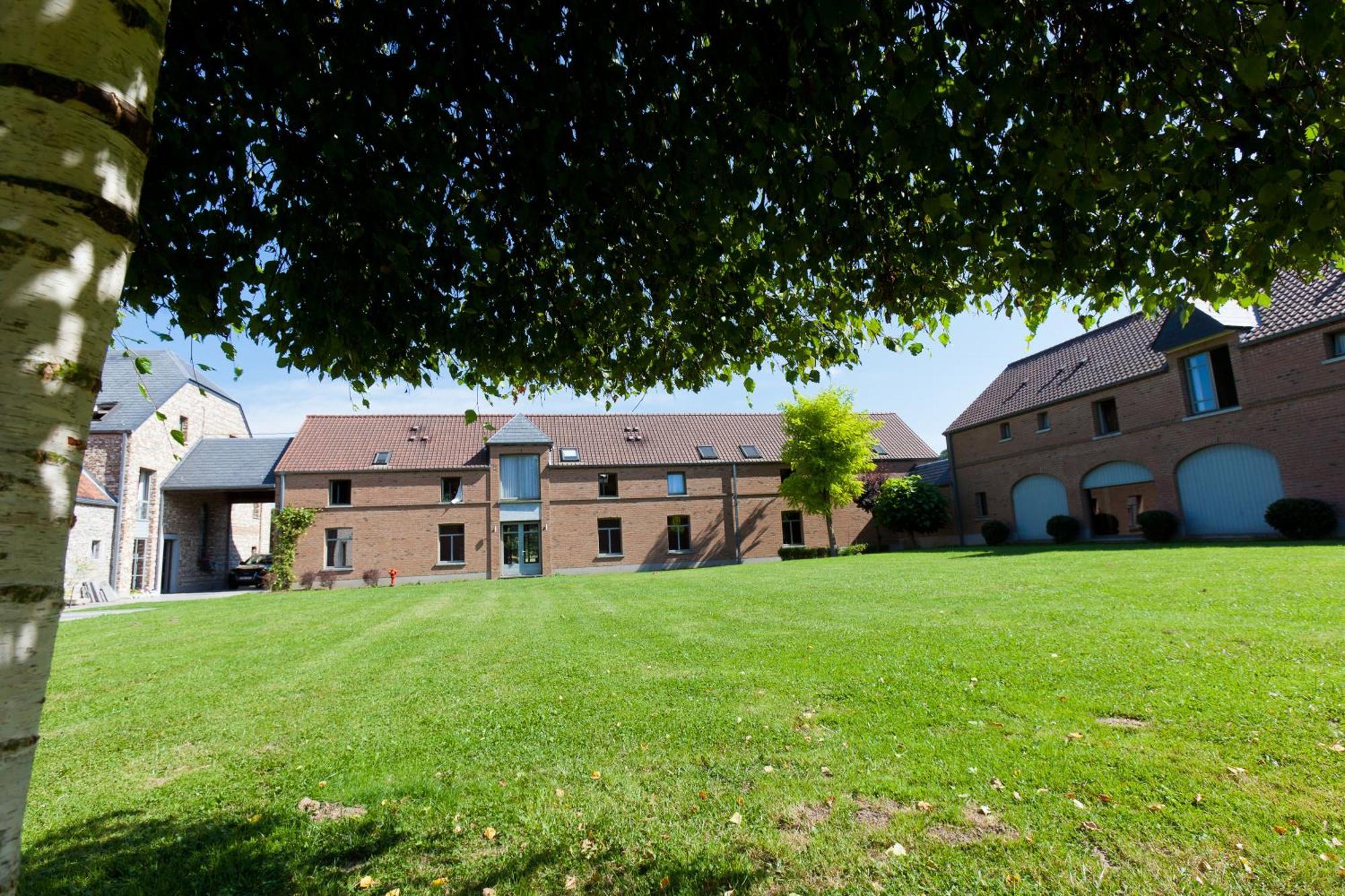 Aparthotel Le Manoir Du Capitaine Feluy Exterior photo