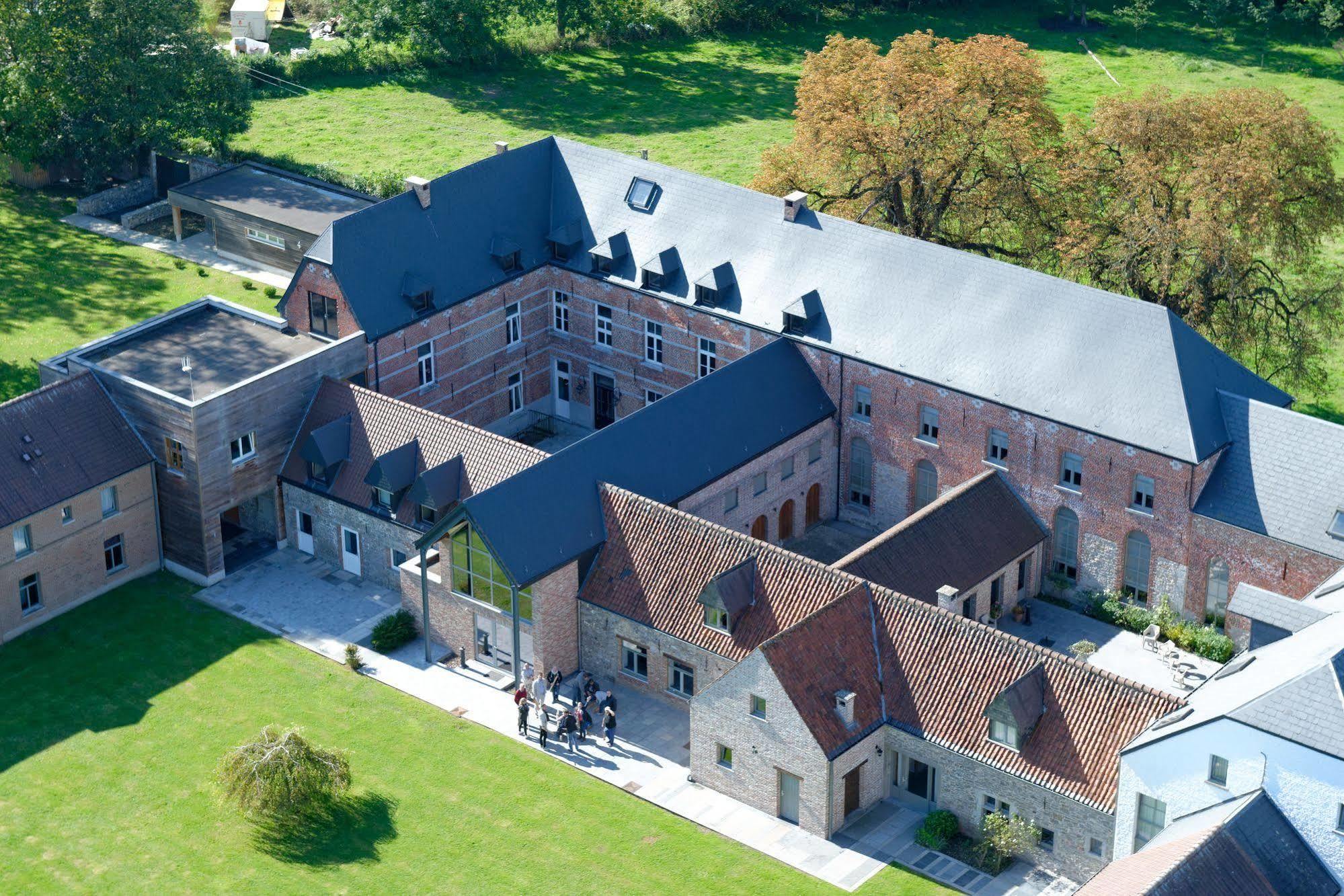 Aparthotel Le Manoir Du Capitaine Feluy Exterior photo