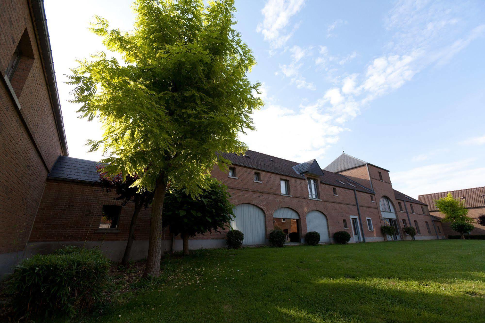 Aparthotel Le Manoir Du Capitaine Feluy Exterior photo