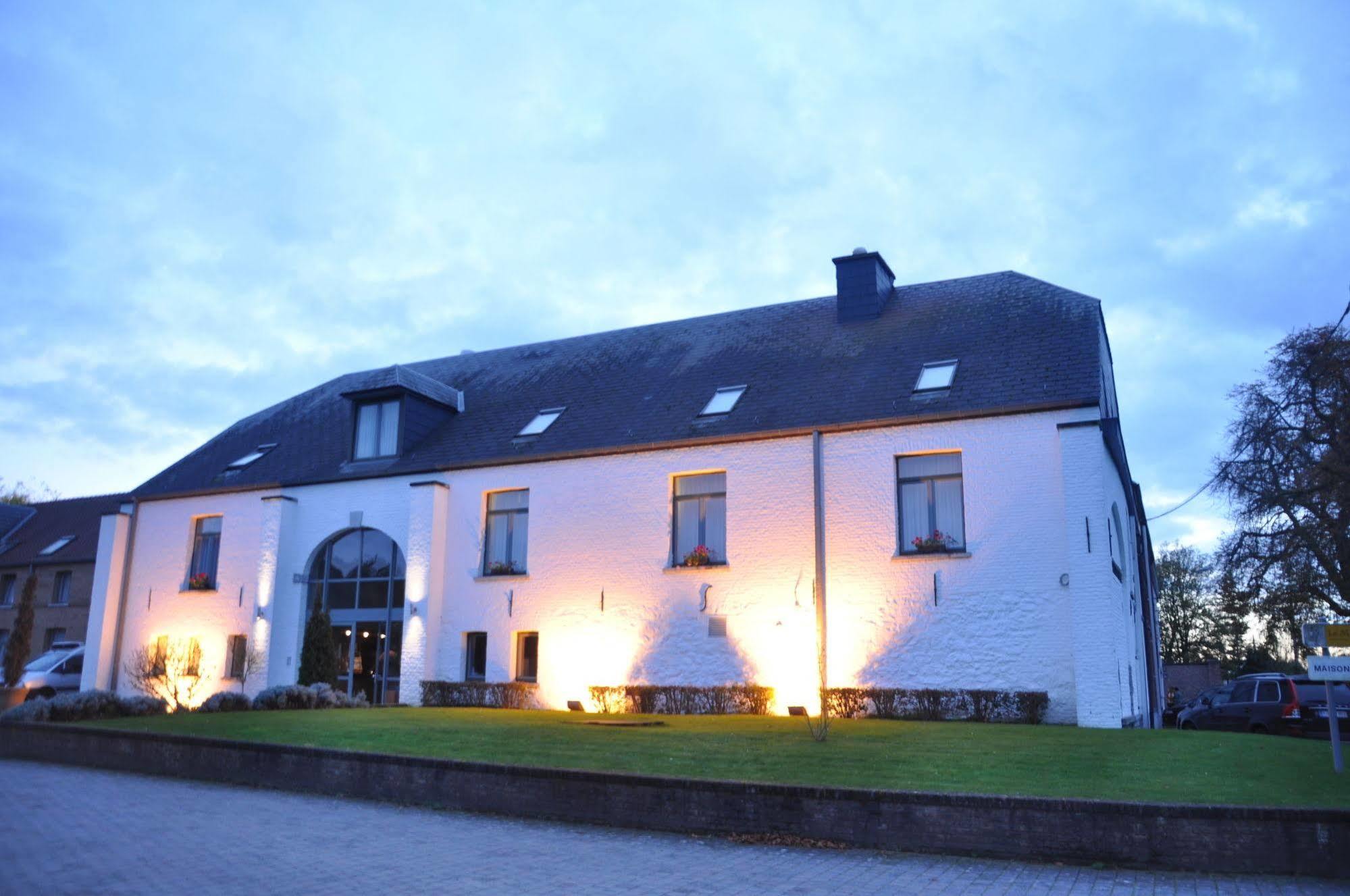 Aparthotel Le Manoir Du Capitaine Feluy Exterior photo